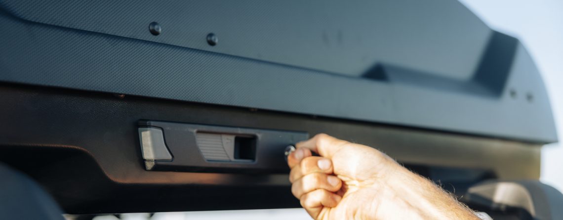 Dachbox richtig pflegen & reinigen: Profi-Tipps von Up&Drive